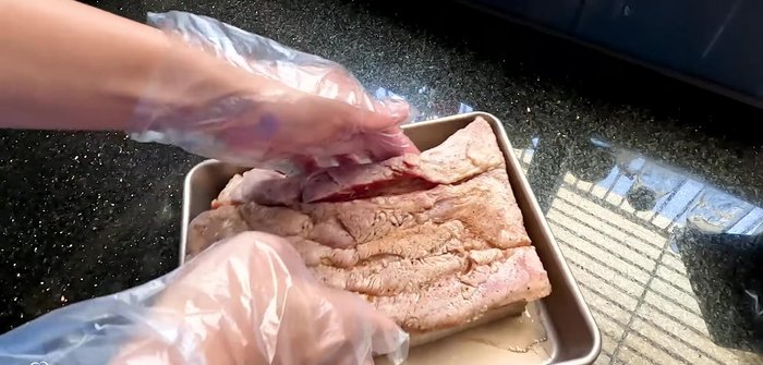 Increase oven temperature to 200°C. Turn the meat-side up and roast for 20 minutes.