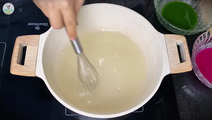 Cook the jelly mixture, stirring constantly to prevent burning. Boil for 1 minute after melting.