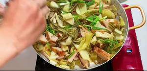 Stir-fried Fish Cakes with Pickled Cabbage: Simple & Delicious Recipe