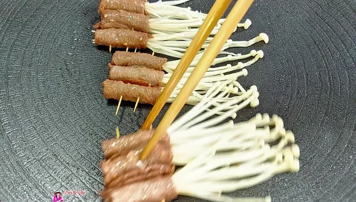 Grill the rolls on a stone pan, in the oven, or over charcoal. If using the oven, spray with cooking oil to prevent drying.