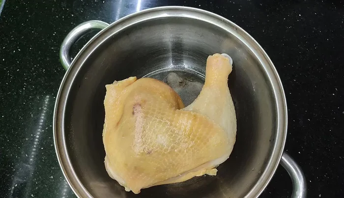 Wash the chicken thighs thoroughly.