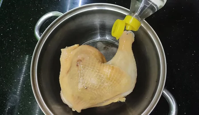 Blanch the chicken and wash again.