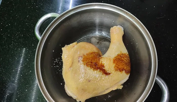 For a richer color, marinate the skin with a little soy sauce.