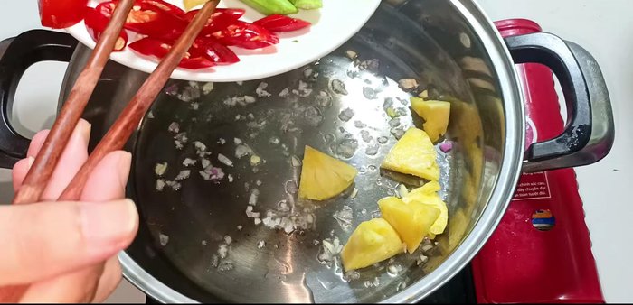 Add pineapple and tomatoes to the pan, stir-fry for 1-2 minutes.