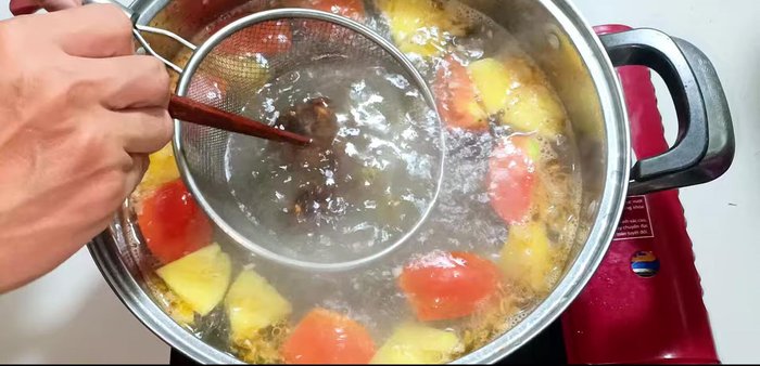 Add the ripe mango (using a sieve or bowl to extract the juice).