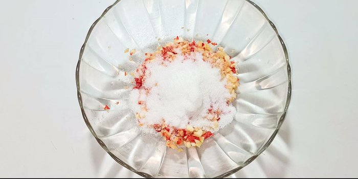Mix the fish sauce, sugar (6 tablespoons), lemon juice (6 tablespoons), and chili sauce (optional, for a redder color). Adjust seasoning to taste.