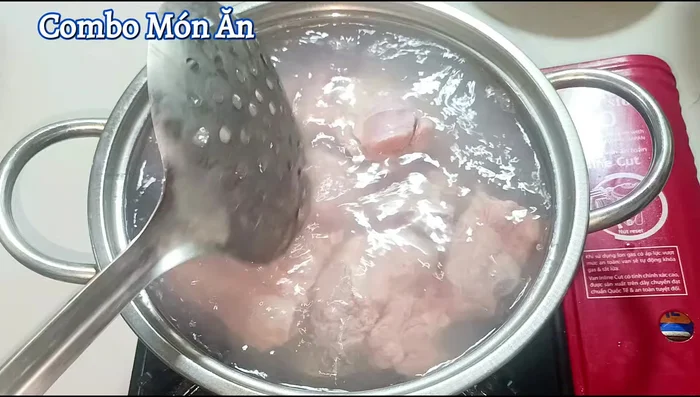 Blanch pork bones in boiling water to remove impurities and odor.