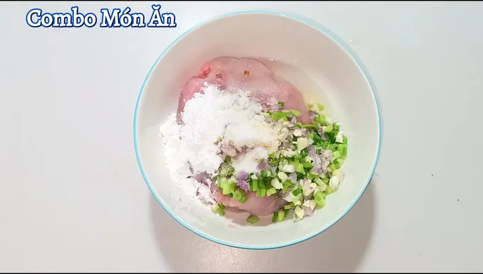 Prepare the fish cake mixture: In a bowl, combine pre-shredded catfish cakes, chopped onions, shallots, minced garlic, duck egg white, tapioca starch, fried garlic oil, and seasonings. Mix well with oiled gloves.